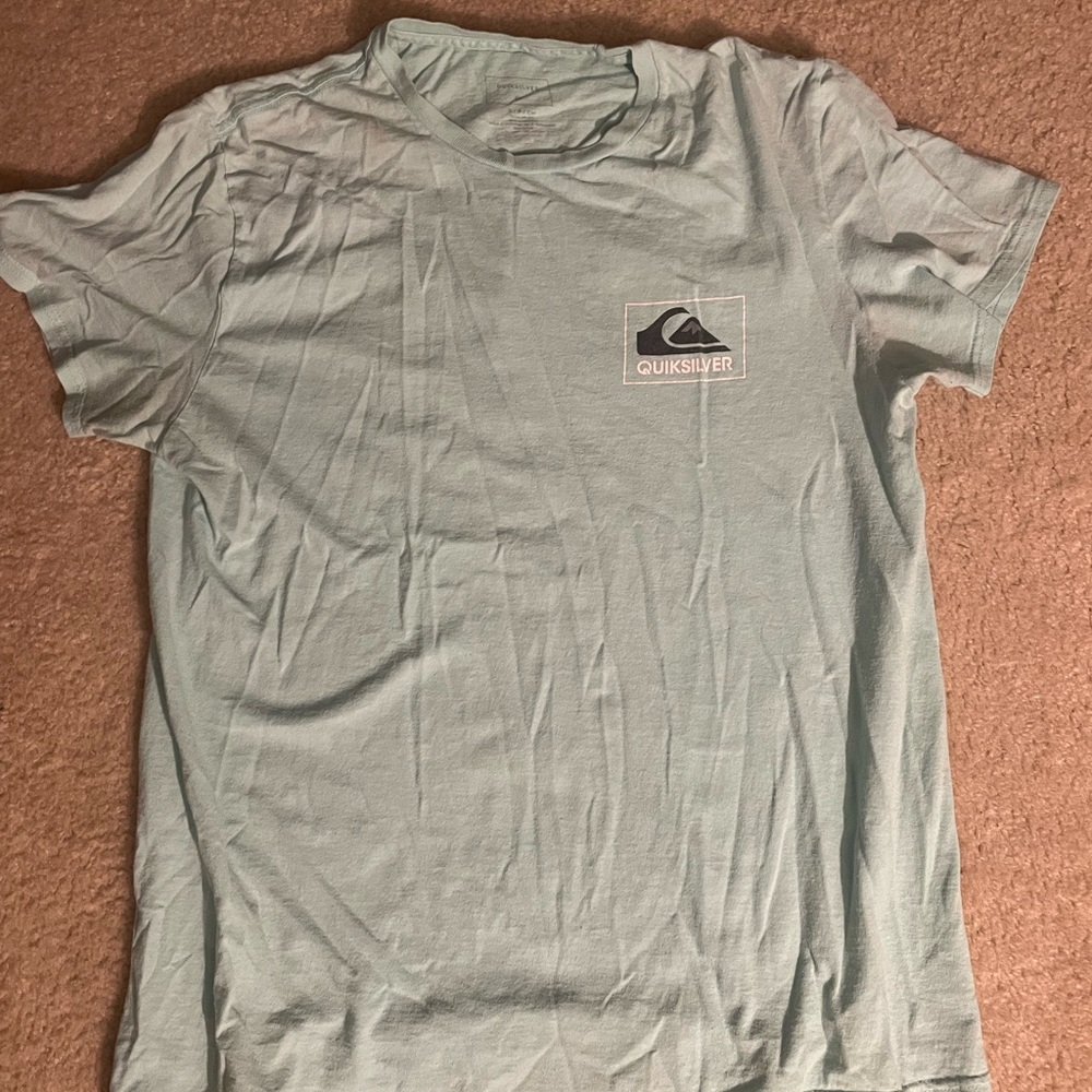 Small quicksilver t shirt